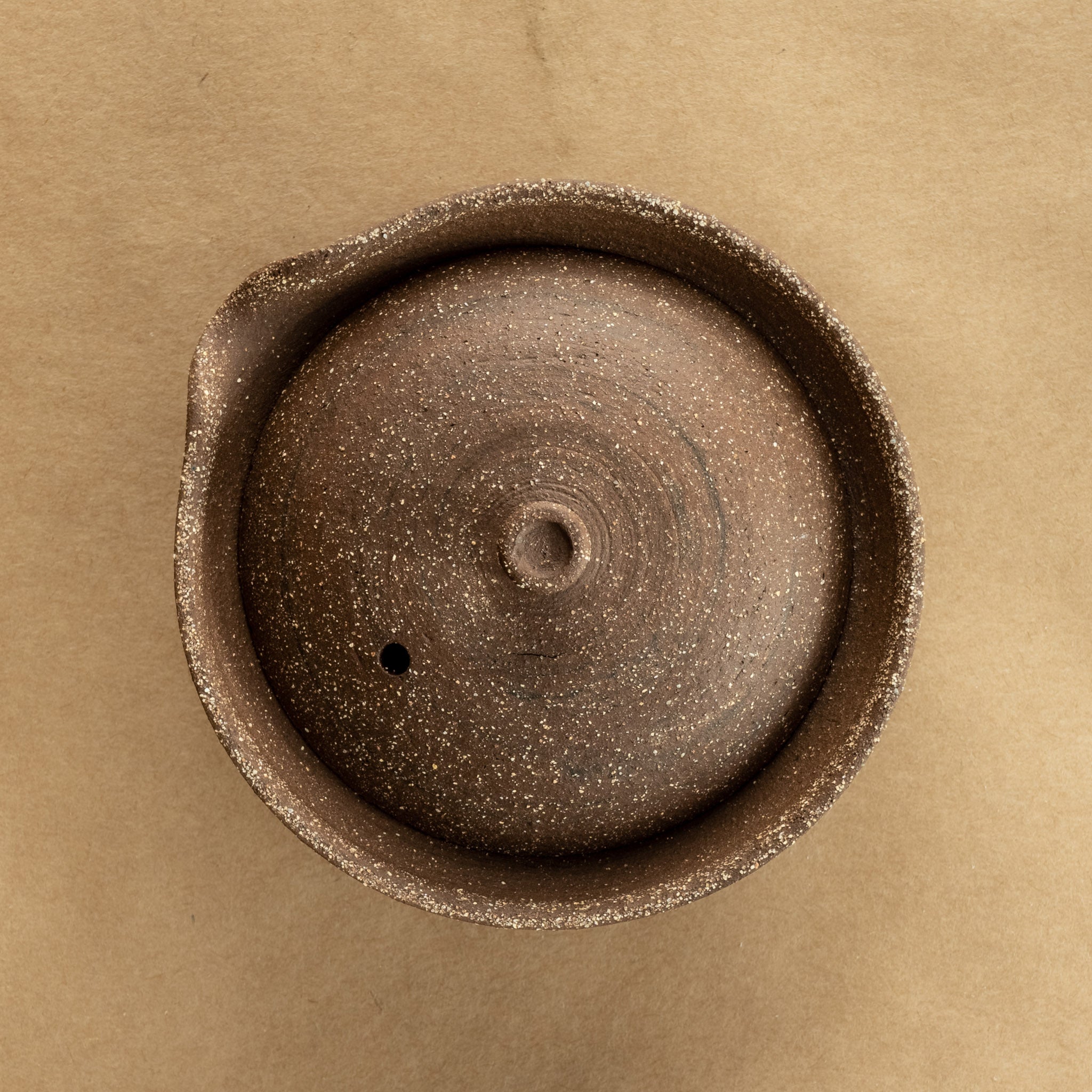 Shiboridashi de gres: Shiboridashi de gres, una pieza única para preparar y servir té de manera tradicional.