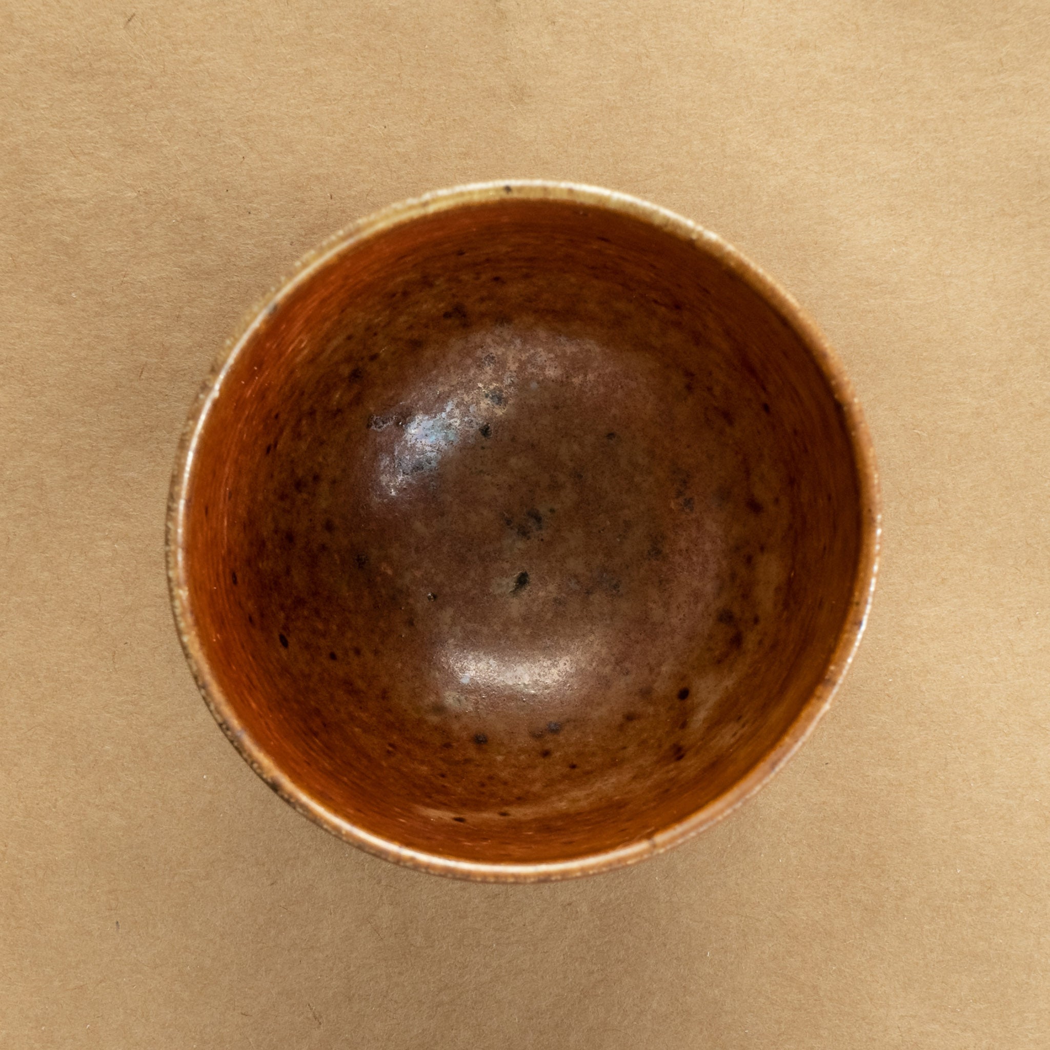 Shiboridashi de gres: Shiboridashi de gres, una pieza única para preparar y servir té de manera tradicional.