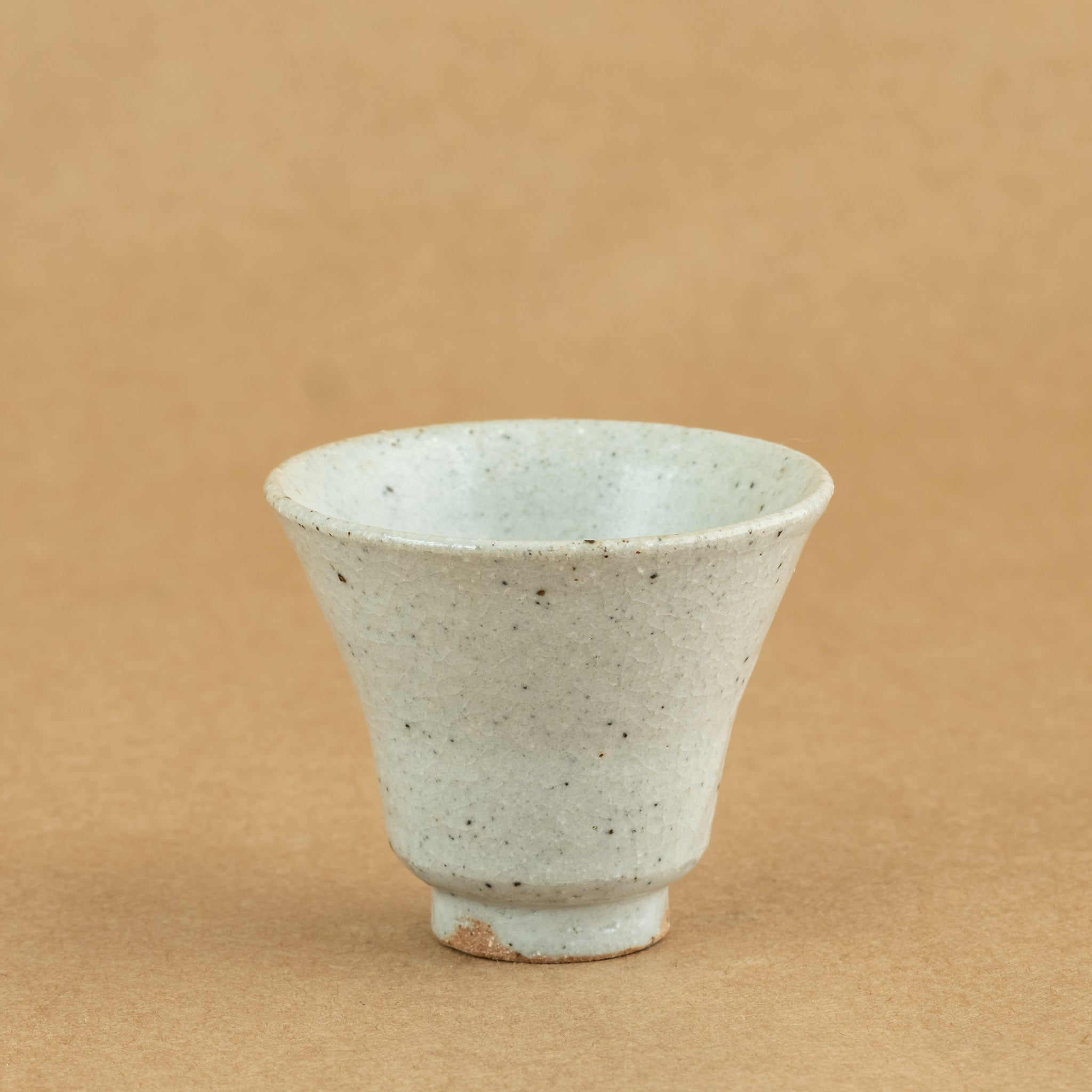 Taza de té de gres: Taza de té de gres resistente, diseñada para realzar el disfrute de tu bebida favorita.
