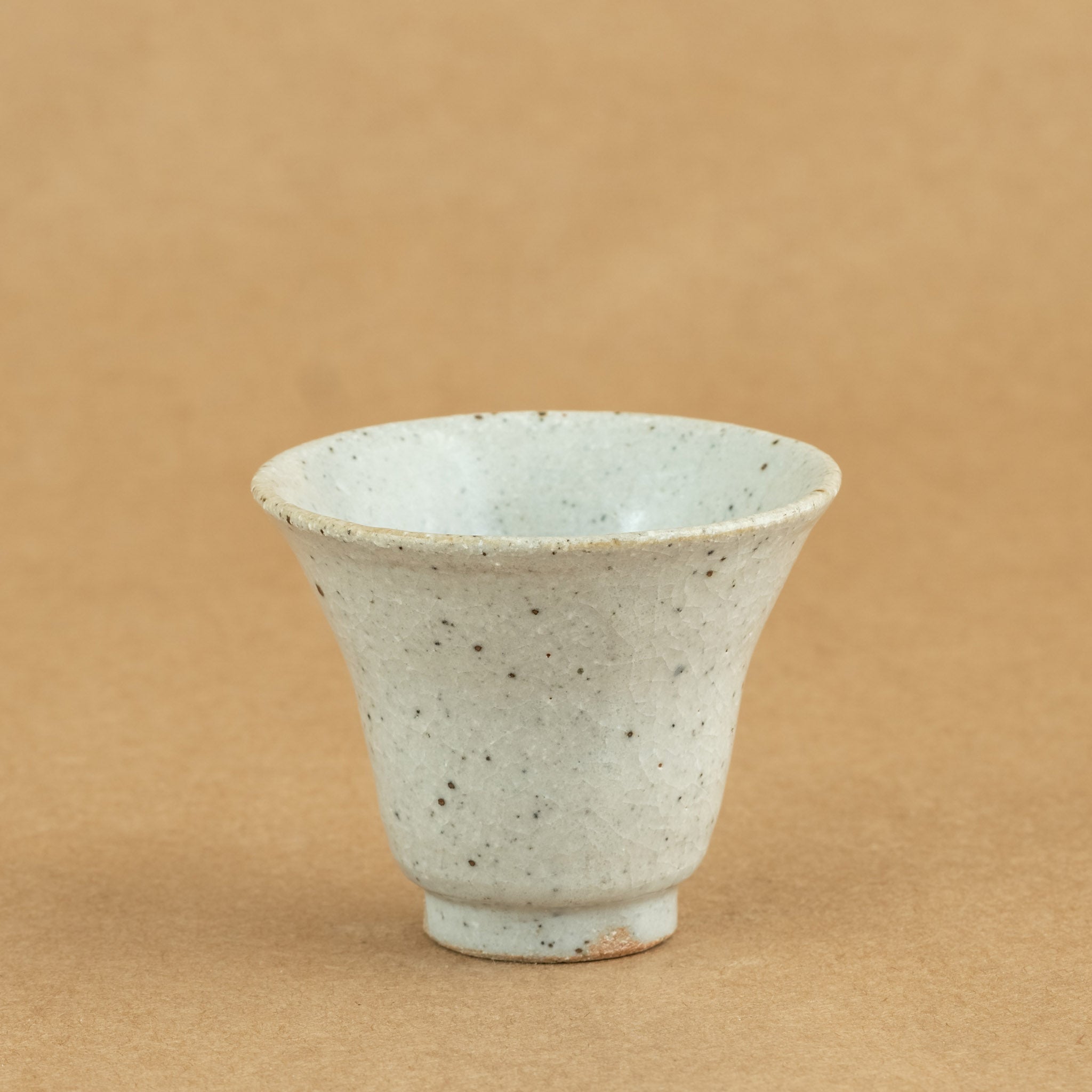 Taza de té de gres: Taza de té de gres resistente, diseñada para realzar el disfrute de tu bebida favorita.