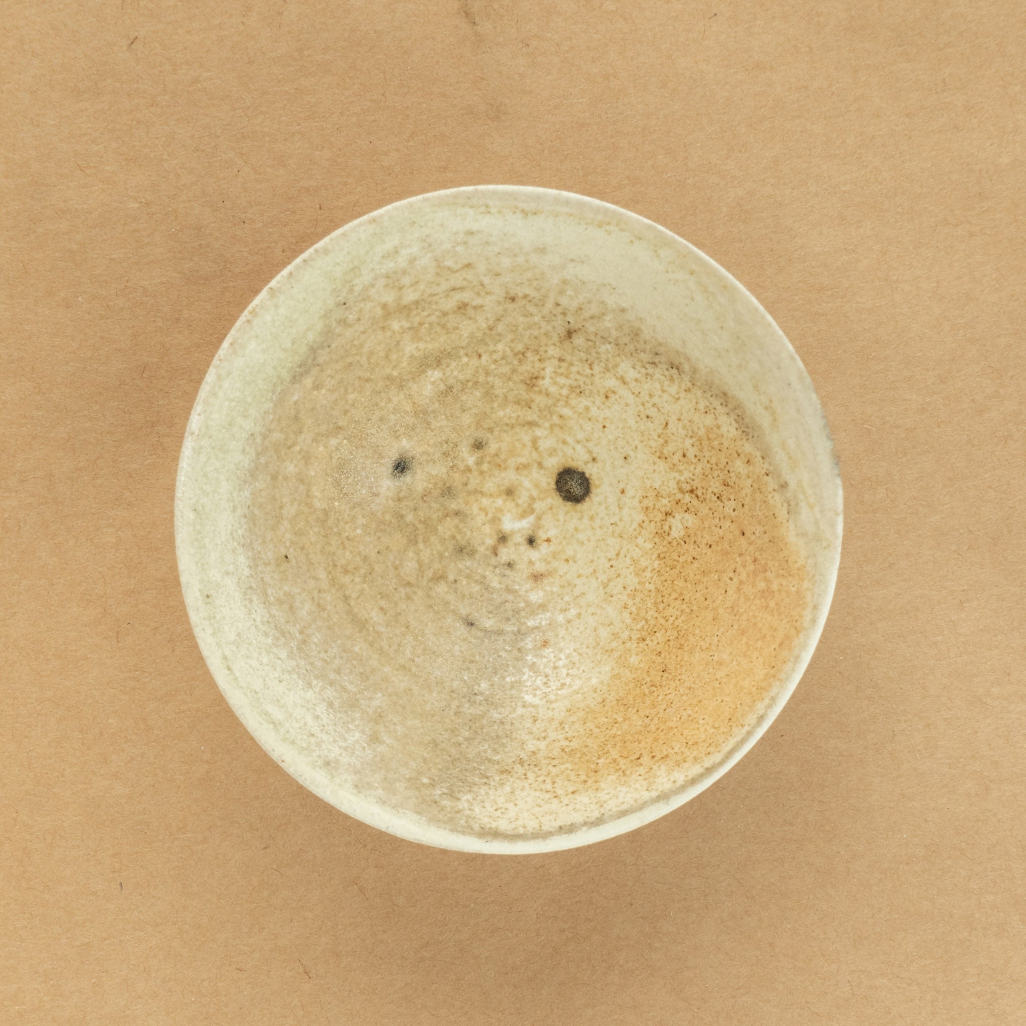 Taza de té de porcelana: Taza de té de porcelana elegante y delicada, perfecta para resaltar la experiencia del té.