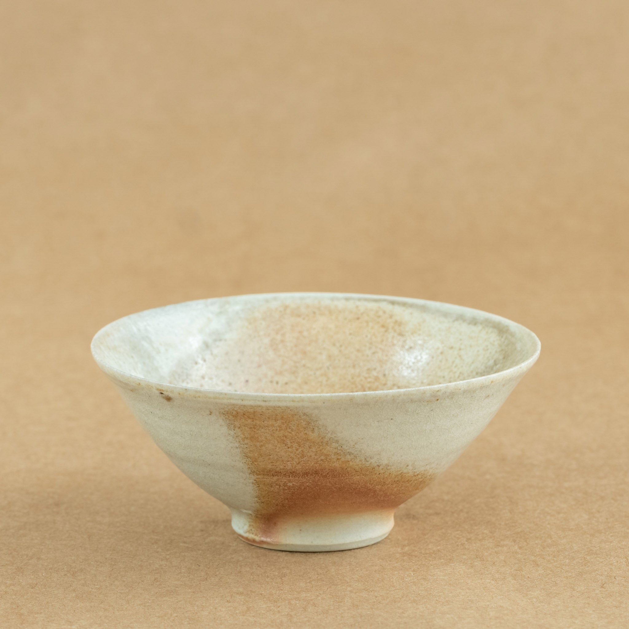 Taza de té de porcelana: Taza de té de porcelana elegante y delicada, perfecta para resaltar la experiencia del té.