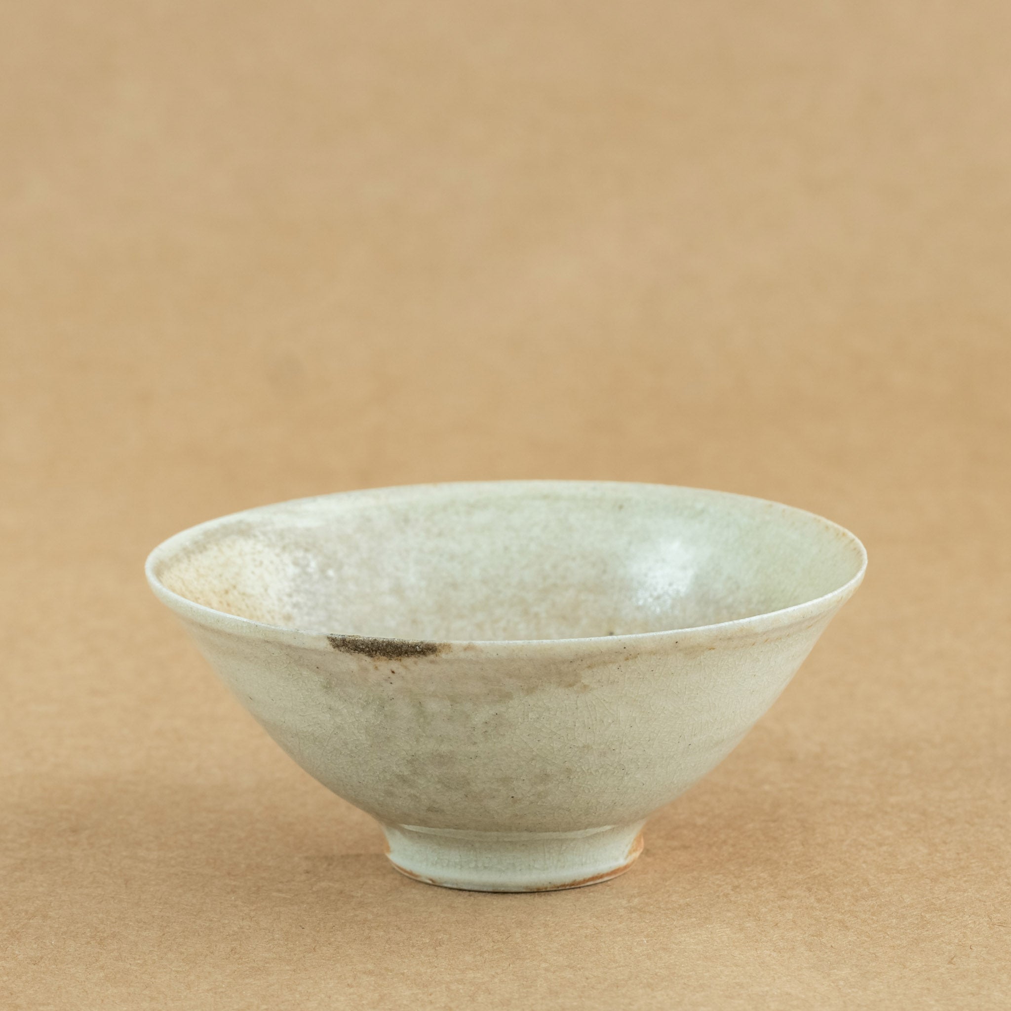 Taza de té de porcelana: Taza de té de porcelana elegante y delicada, perfecta para resaltar la experiencia del té.
