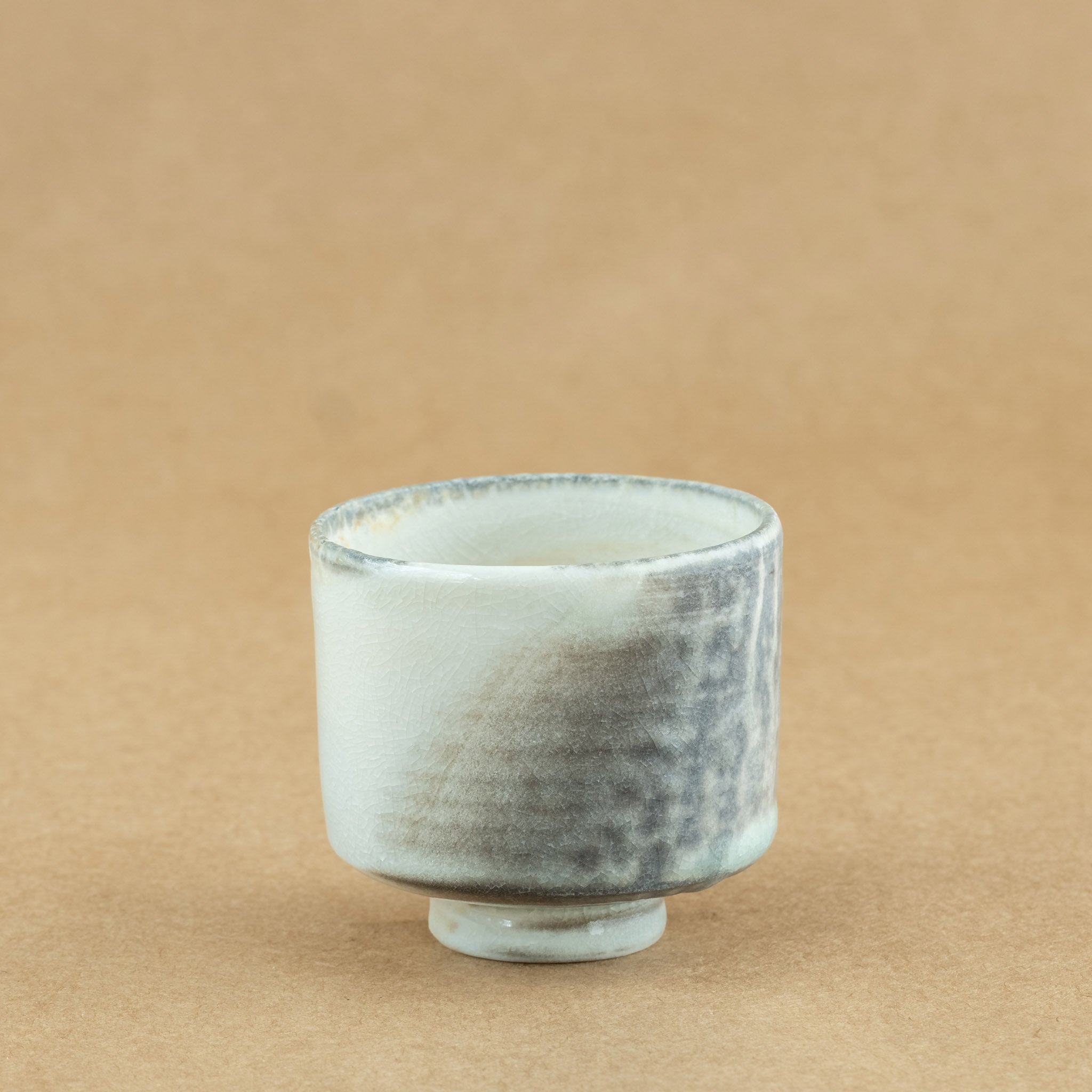 Taza de té de porcelana: Taza de té de porcelana elegante y delicada, perfecta para resaltar la experiencia del té.