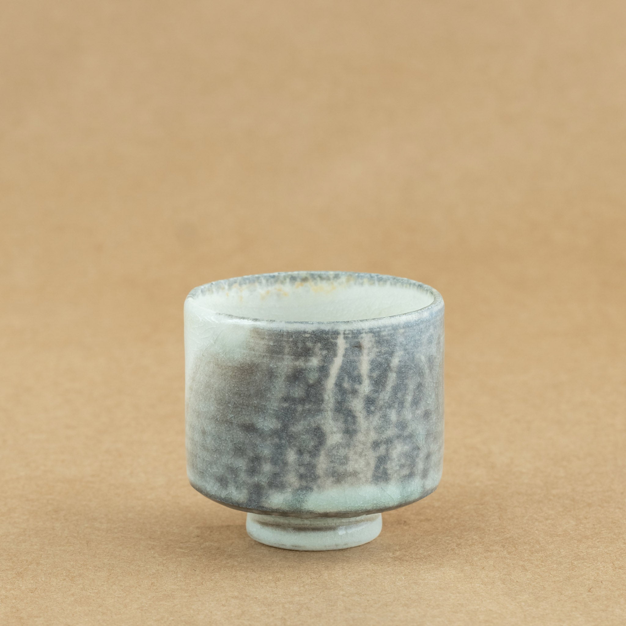 Taza de té de porcelana: Taza de té de porcelana elegante y delicada, perfecta para resaltar la experiencia del té.