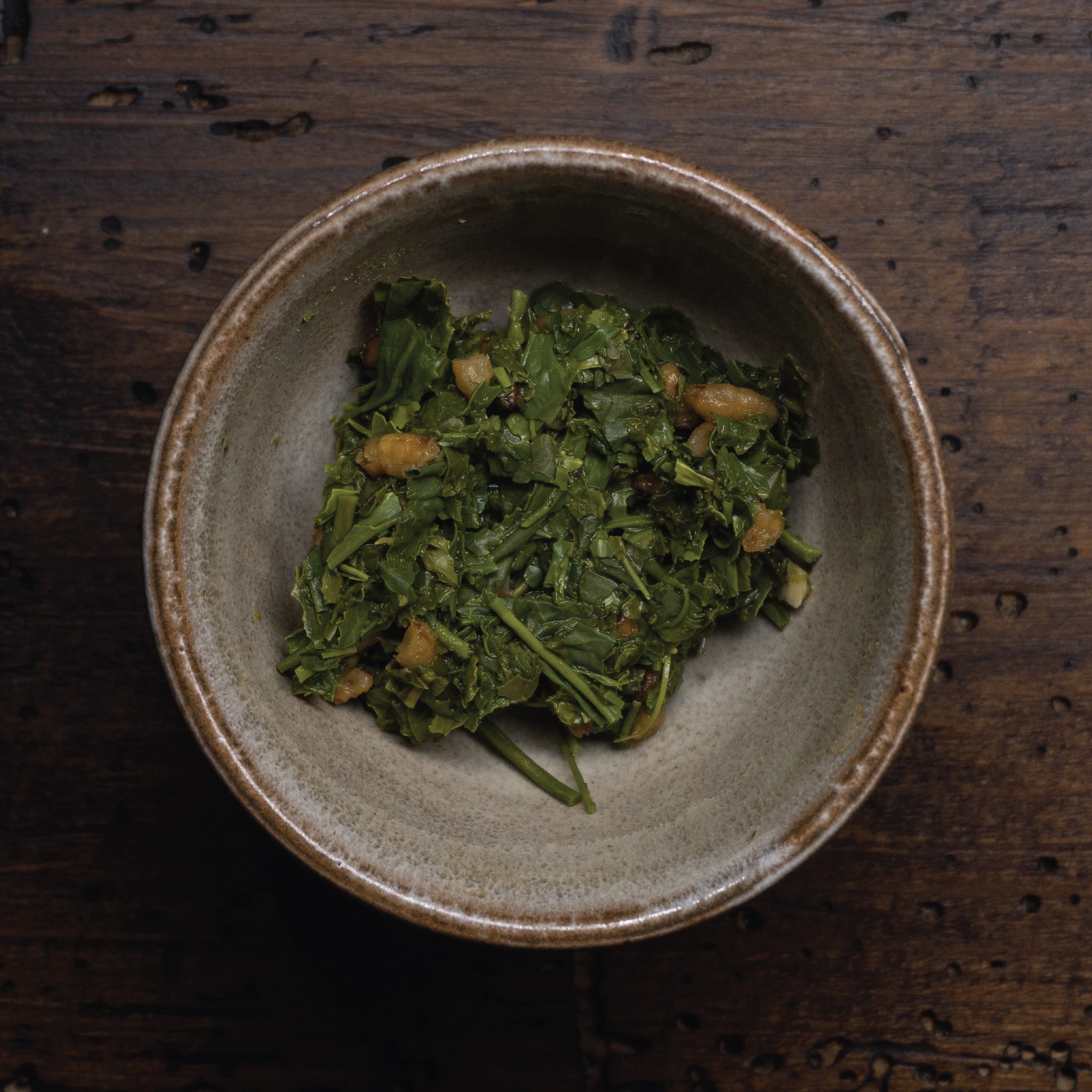 Hojas húmedas de Genmaicha