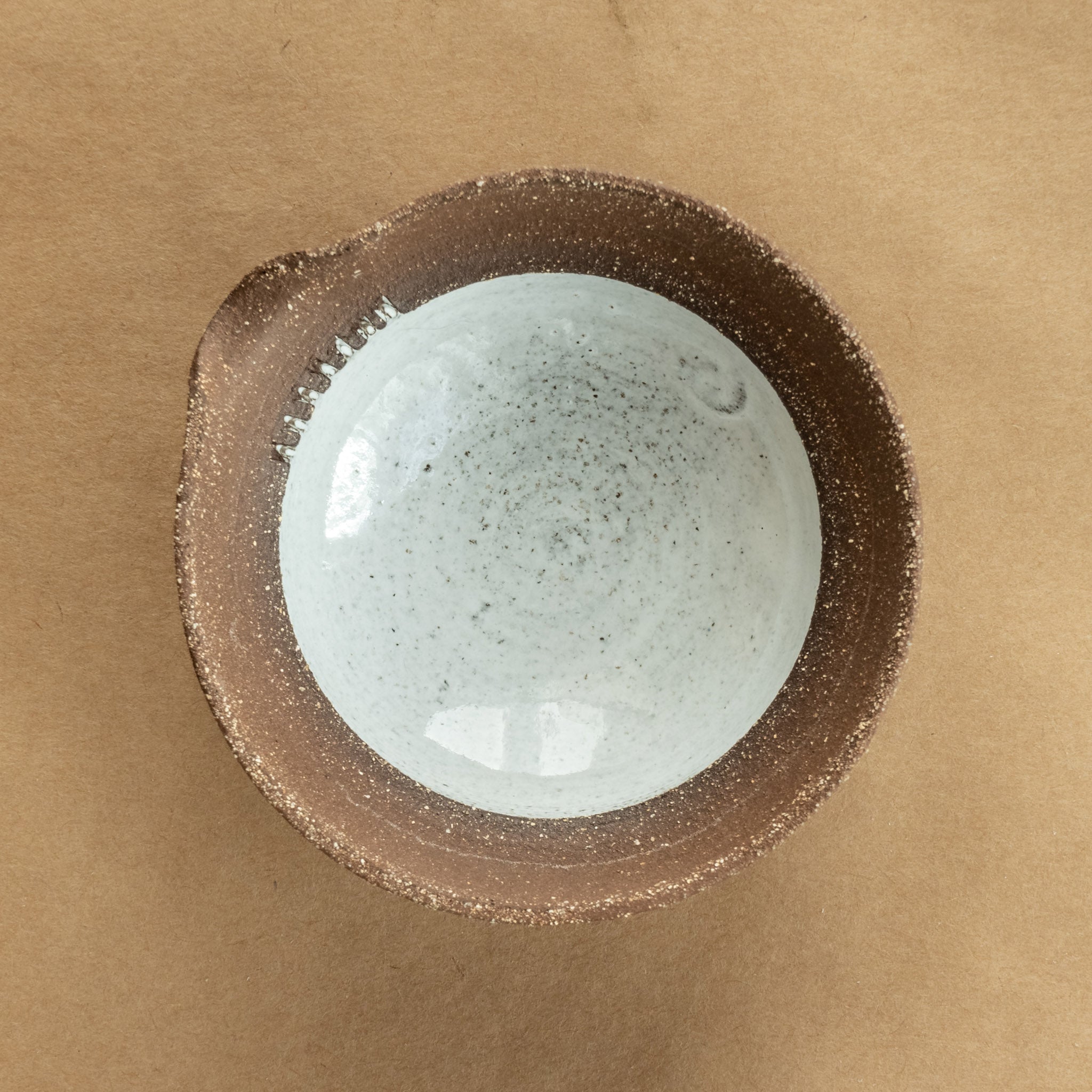 Shiboridashi de gres: Shiboridashi de gres, una pieza única para preparar y servir té de manera tradicional.