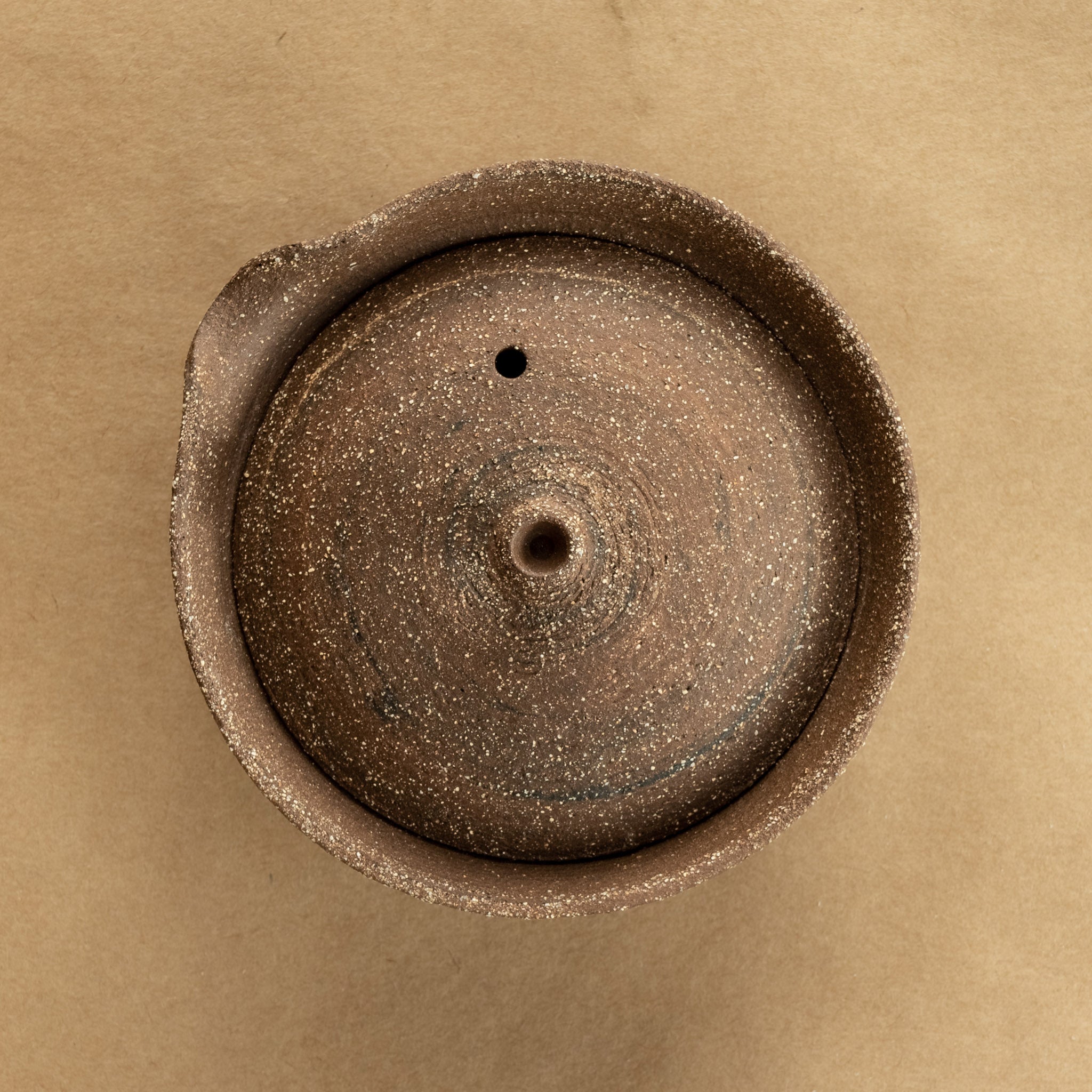 Shiboridashi de gres: Shiboridashi de gres, una pieza única para preparar y servir té de manera tradicional.