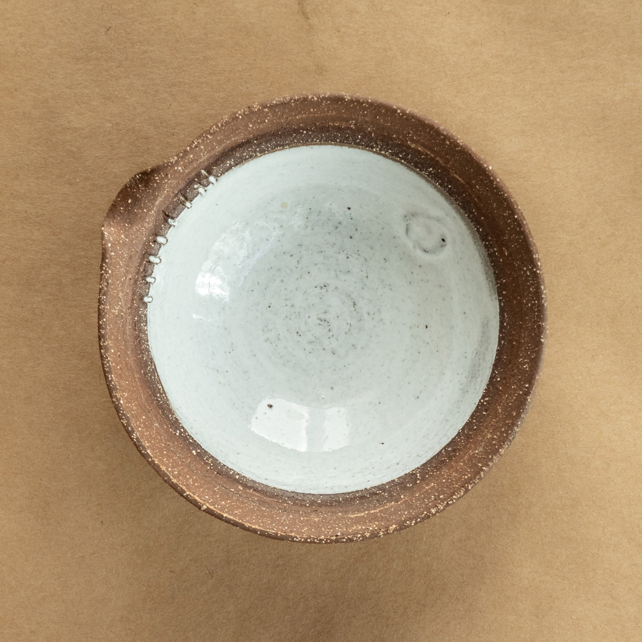 Shiboridashi de gres: Shiboridashi de gres, una pieza única para preparar y servir té de manera tradicional.