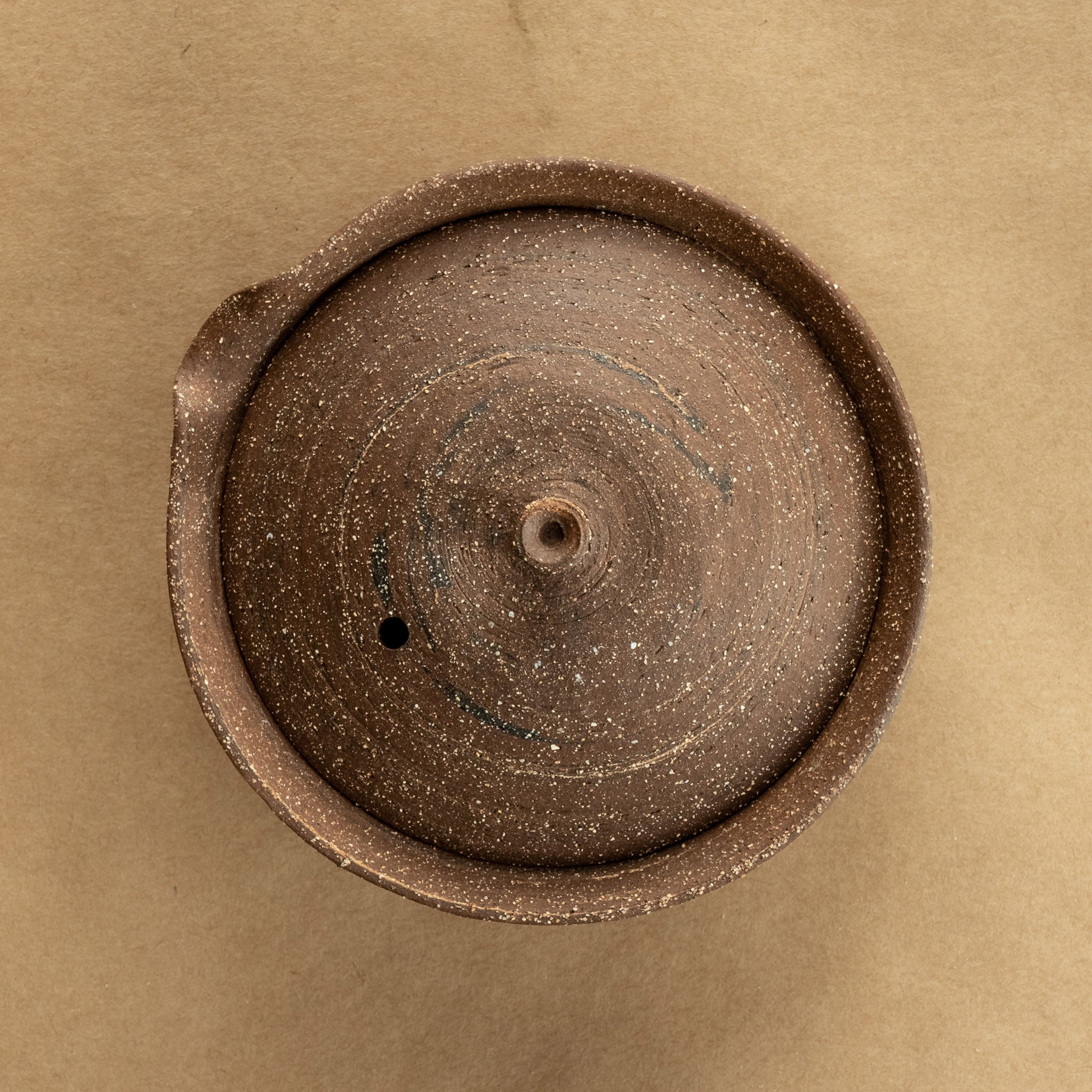 Shiboridashi de gres: Shiboridashi de gres, una pieza única para preparar y servir té de manera tradicional.