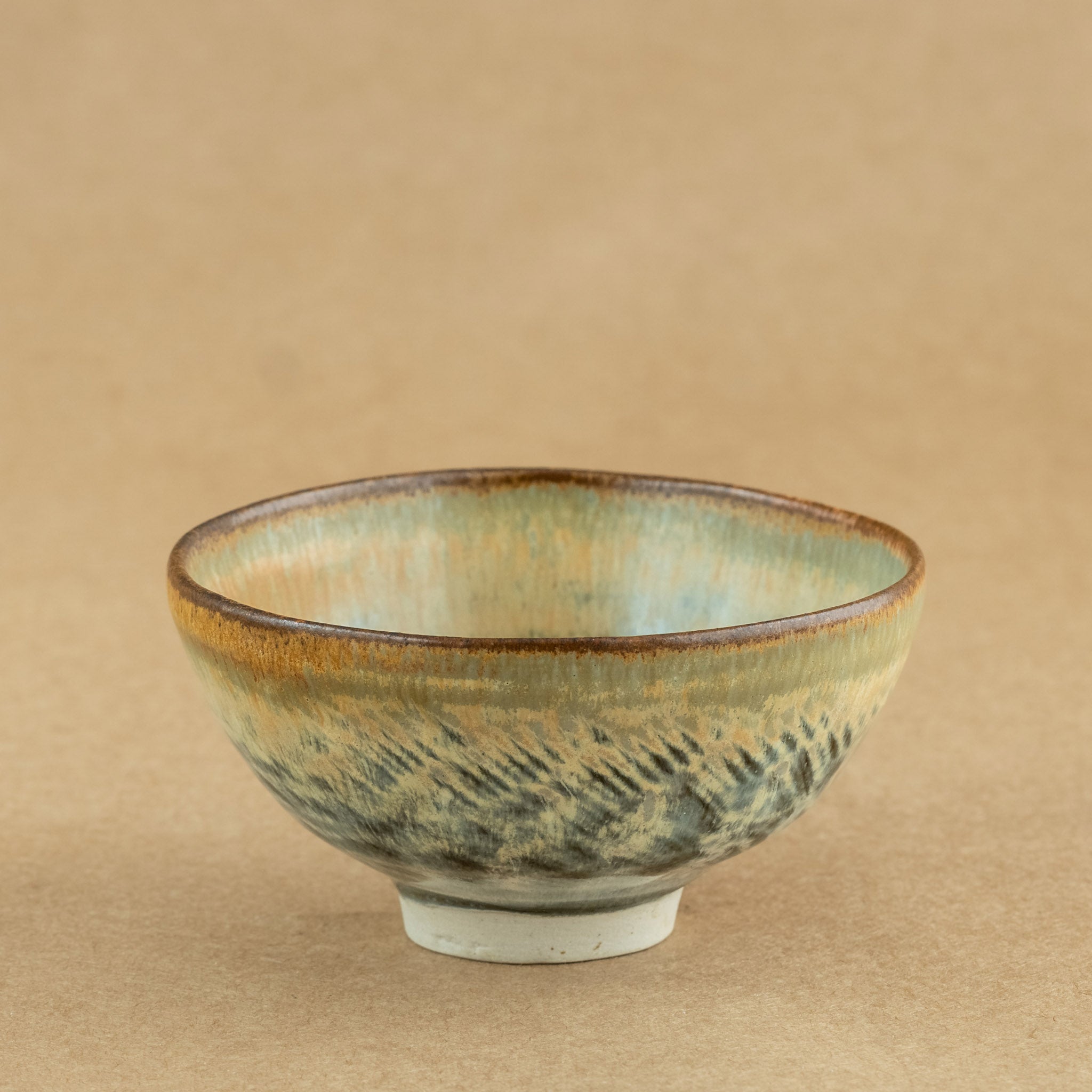Taza de té de porcelana: Taza de té de porcelana elegante y delicada, perfecta para resaltar la experiencia del té.