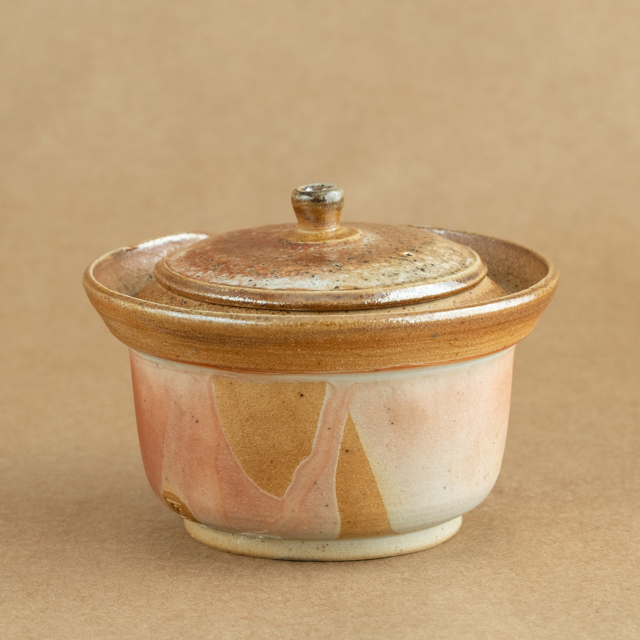 Shiboridashi de gres: Shiboridashi de gres, una pieza única para preparar y servir té de manera tradicional.