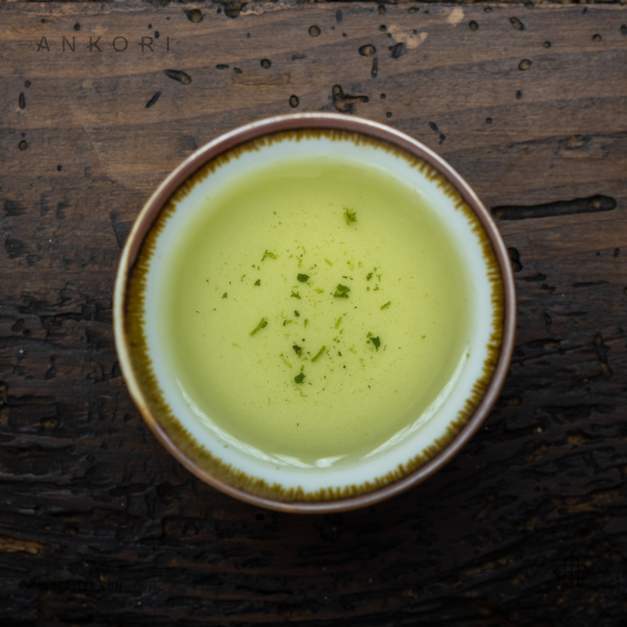 Té verde: Té verde fresco y lleno de vitalidad, reconocido por sus propiedades antioxidantes y su sabor refrescante.