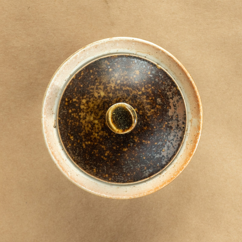 Gaiwan de porcelana: Gaiwan de porcelana, una elegante herramienta de preparación de té con tapa y cuenco, ideal para disfrutar de infusiones precisas y aromáticas.