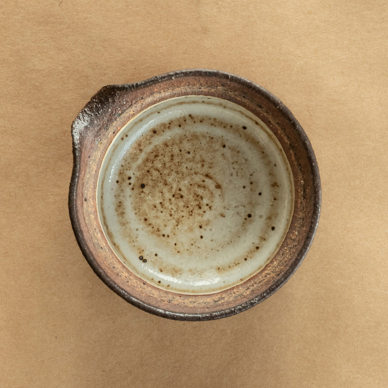 Shiboridashi de gres: Shiboridashi de gres, una pieza única para preparar y servir té de manera tradicional.