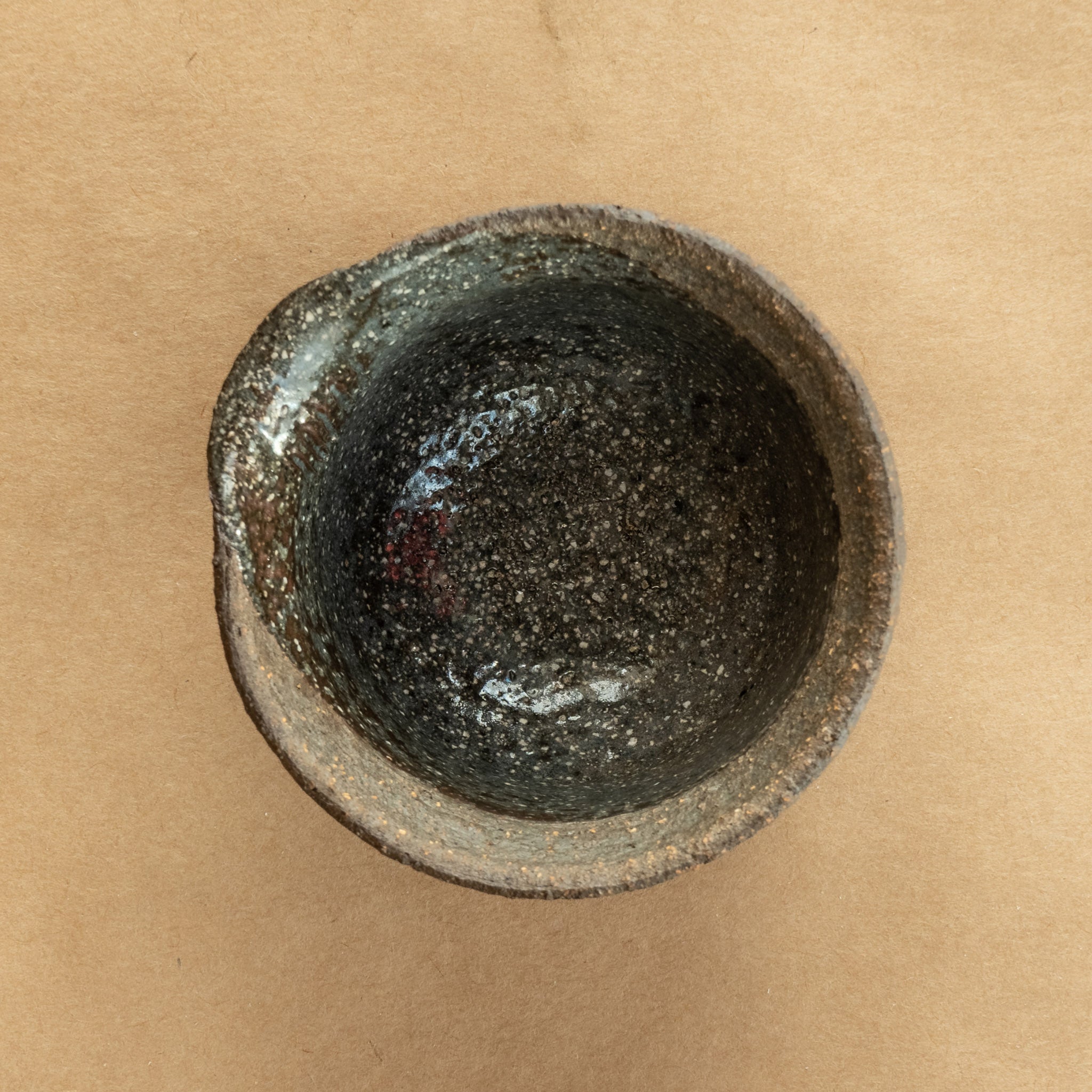 Shiboridashi de gres: Shiboridashi de gres, una pieza única para preparar y servir té de manera tradicional.