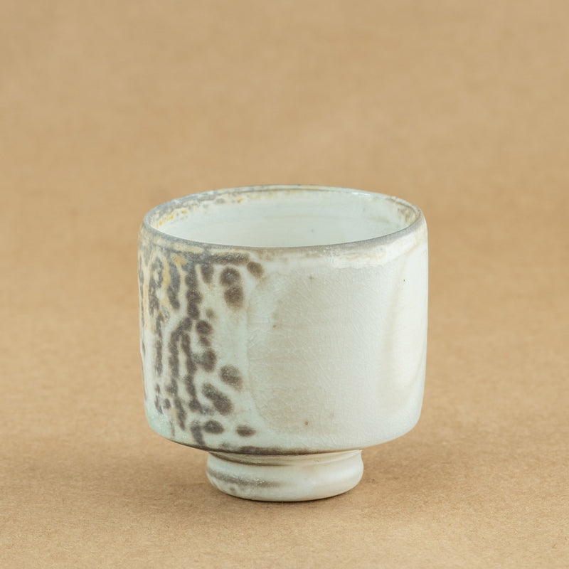 Taza de té de porcelana: Taza de té de porcelana elegante y delicada, perfecta para resaltar la experiencia del té.
