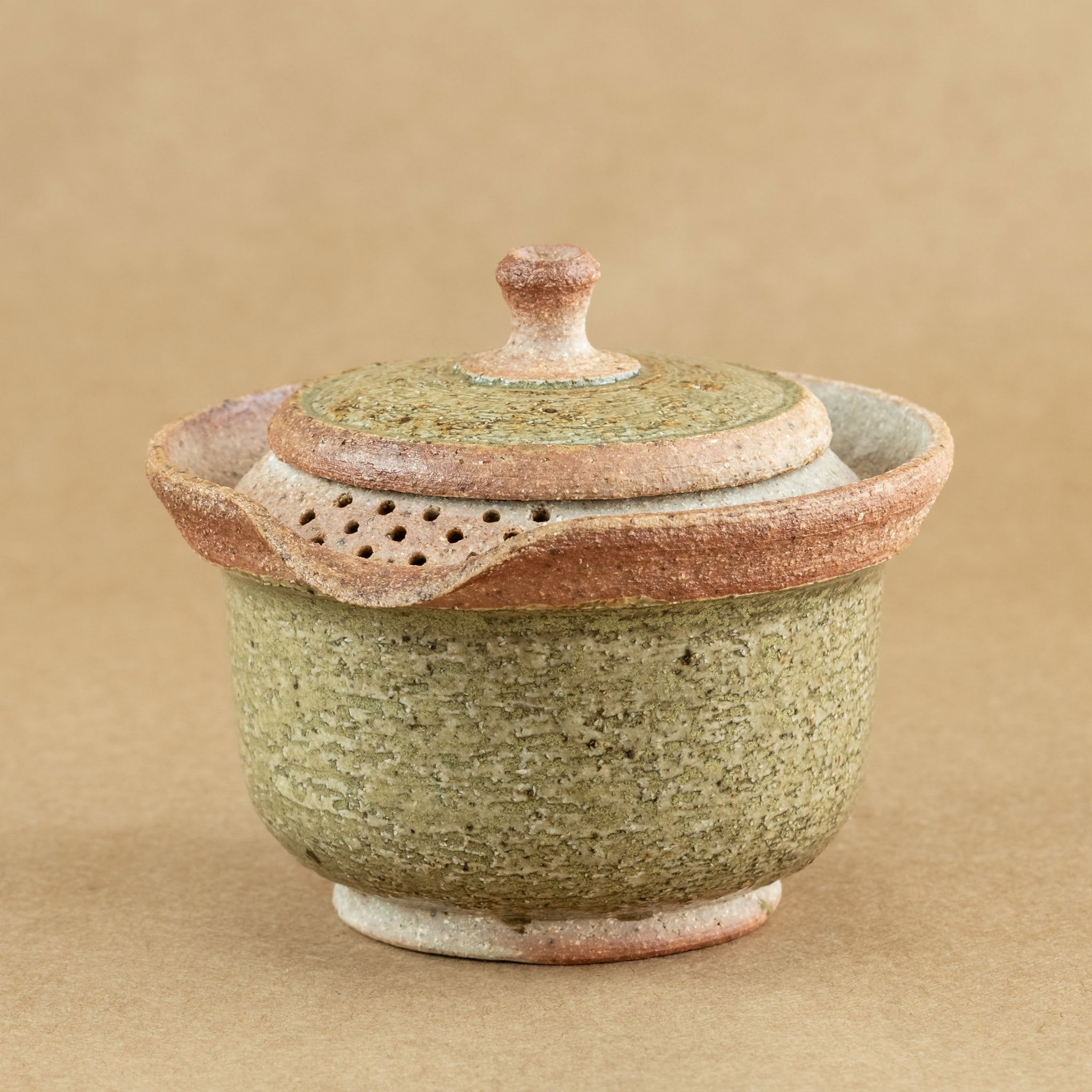 Shiboridashi de gres: Shiboridashi de gres, una pieza única para preparar y servir té de manera tradicional.