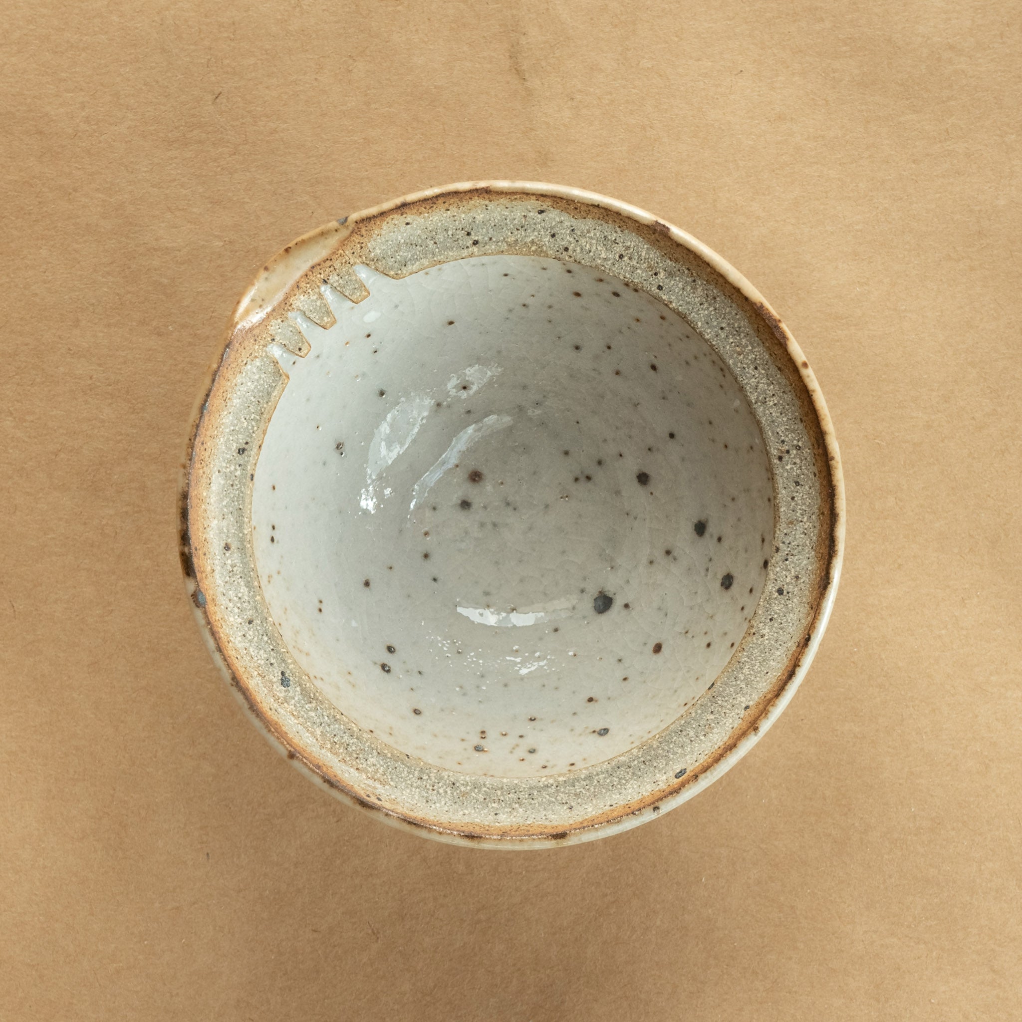 Shiboridashi de gres: Shiboridashi de gres, una pieza única para preparar y servir té de manera tradicional.