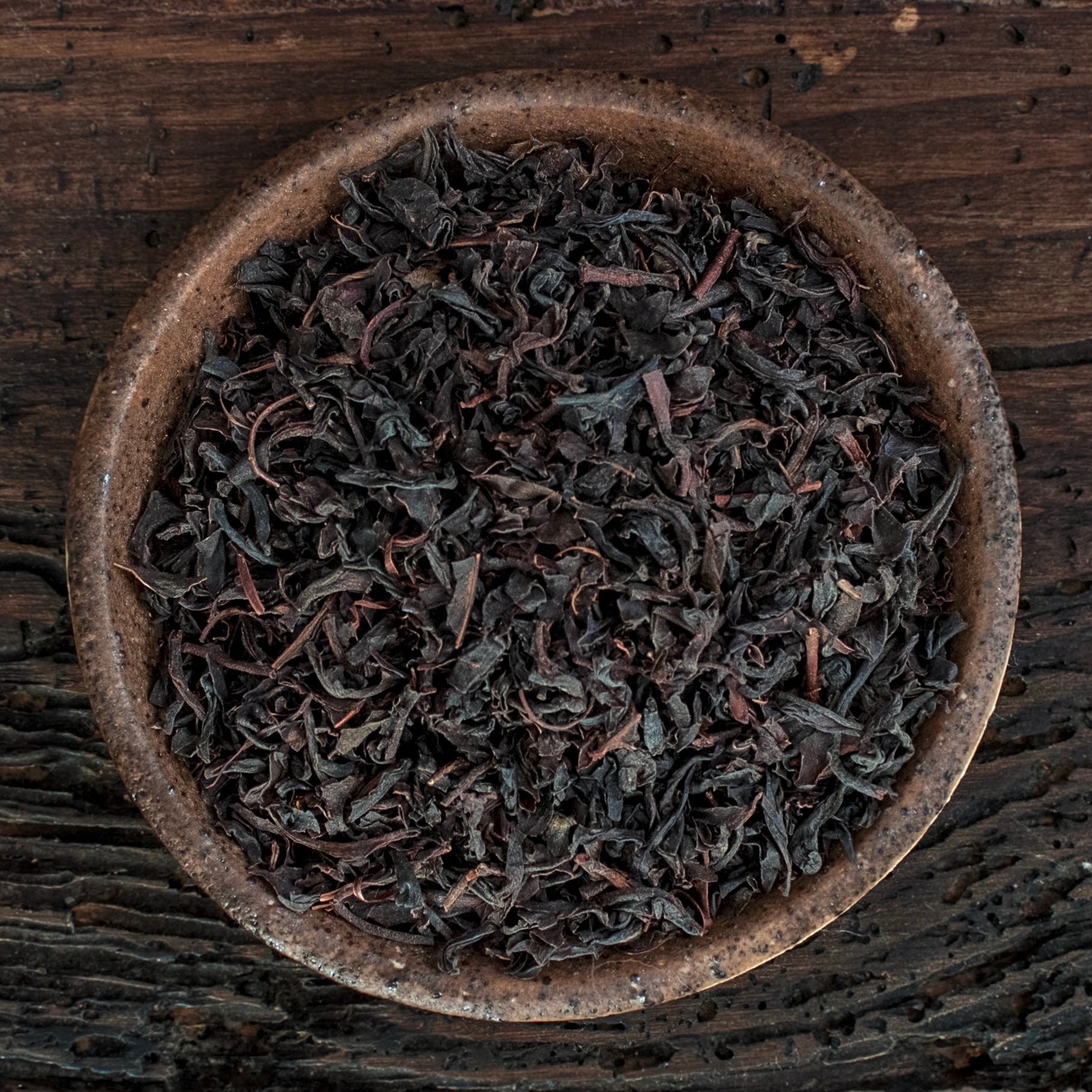 Té negro: Variedad de té negro de alta calidad, con sabores robustos y característicos.