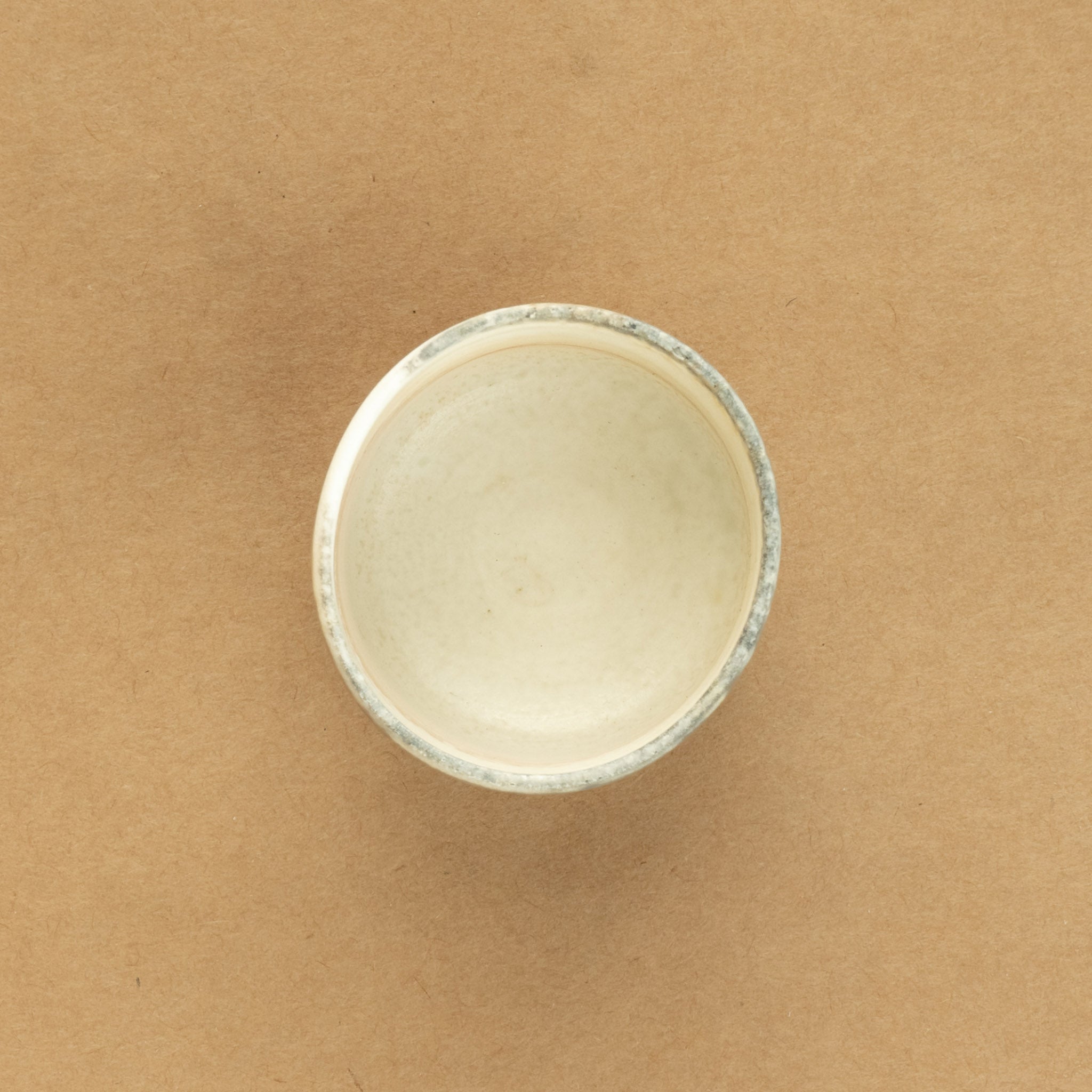 Taza de té de porcelana: Taza de té de porcelana elegante y delicada, perfecta para resaltar la experiencia del té.