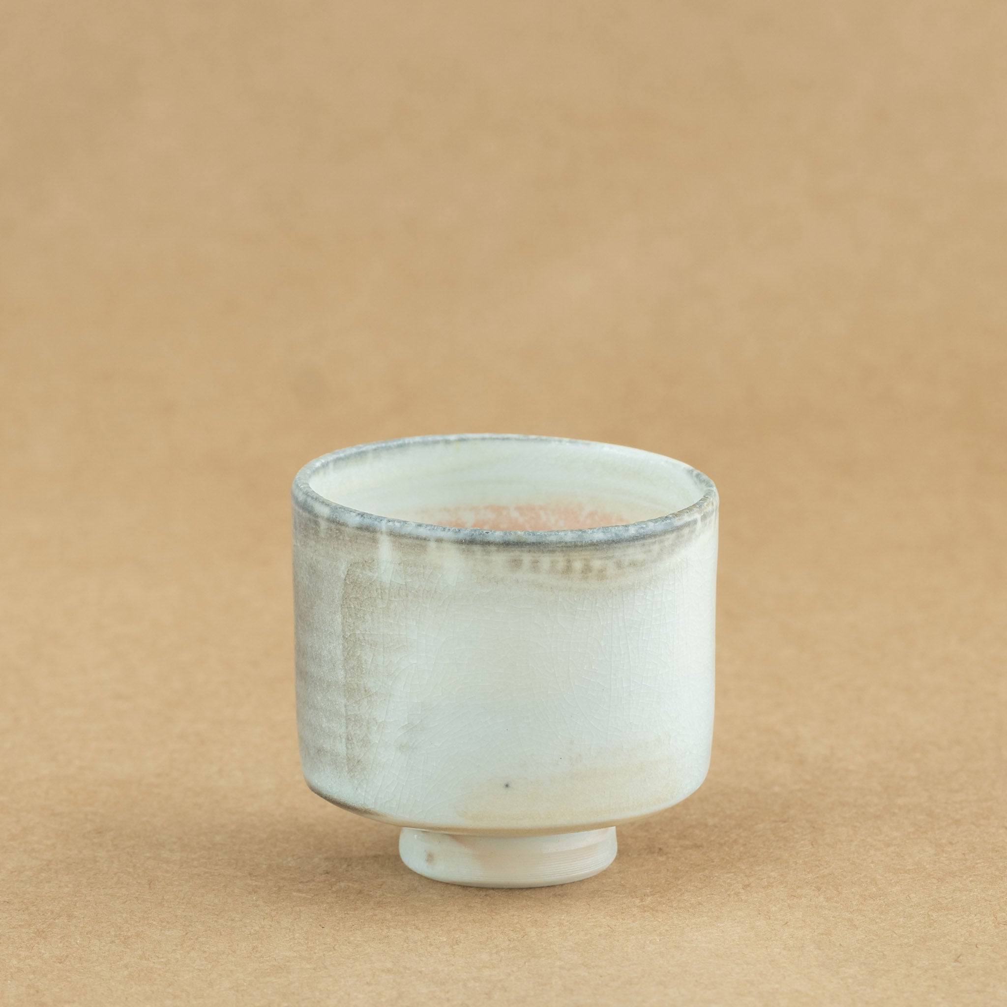 Taza de té de porcelana: Taza de té de porcelana elegante y delicada, perfecta para resaltar la experiencia del té.