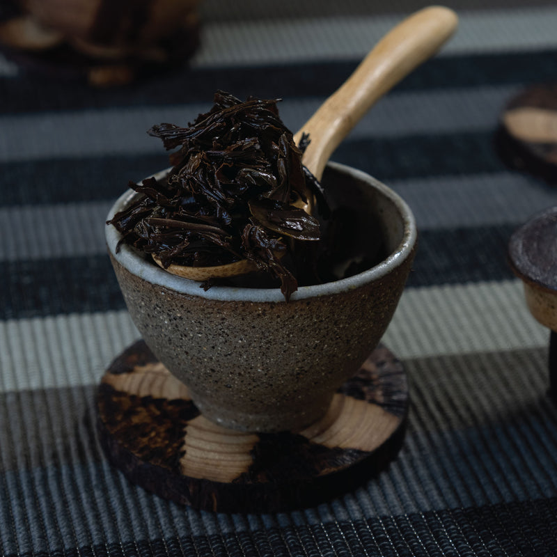Hojas húmedas de té negro Hong Cha