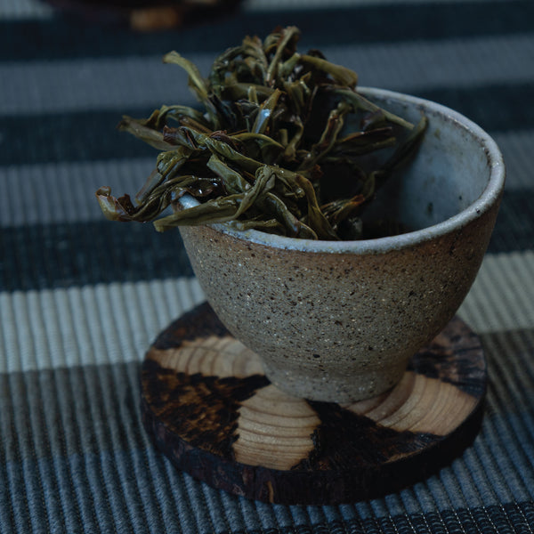 Hojas húmedas de té oolong Da Wu Ye