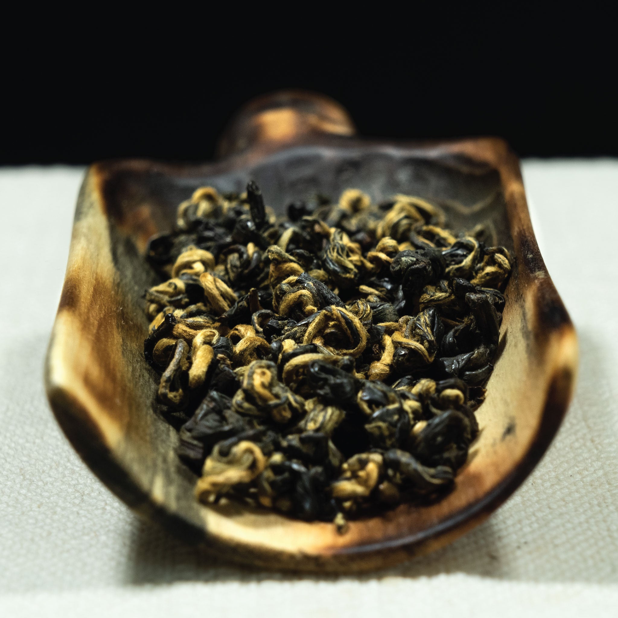 Hojas de té negro Bi Luo Chun