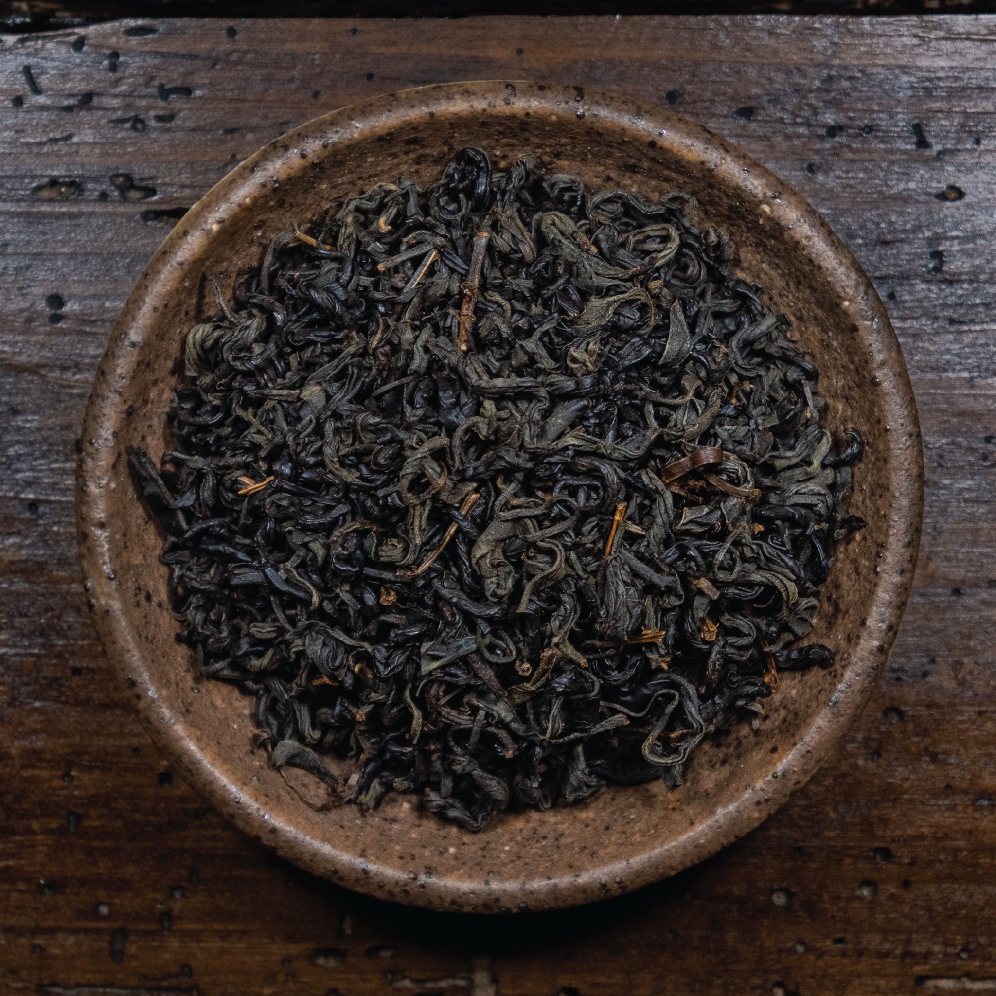 Té negro: Variedad de té negro de alta calidad, con sabores robustos y característicos.