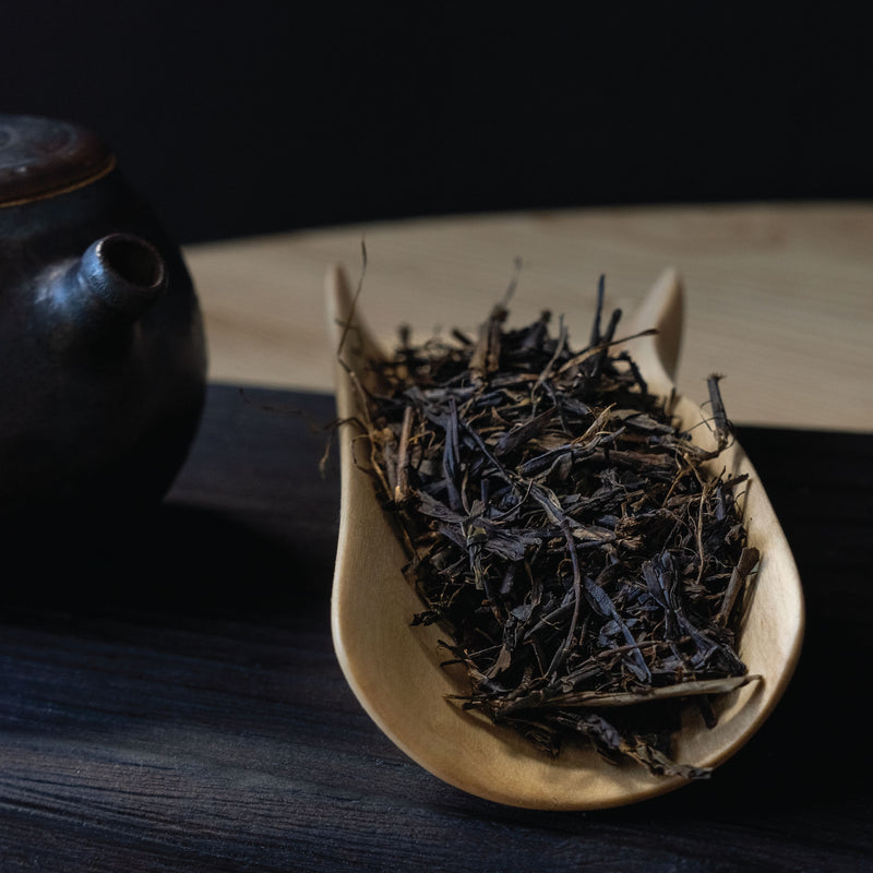 Té negro: Variedad de té negro de alta calidad, con sabores robustos y característicos.