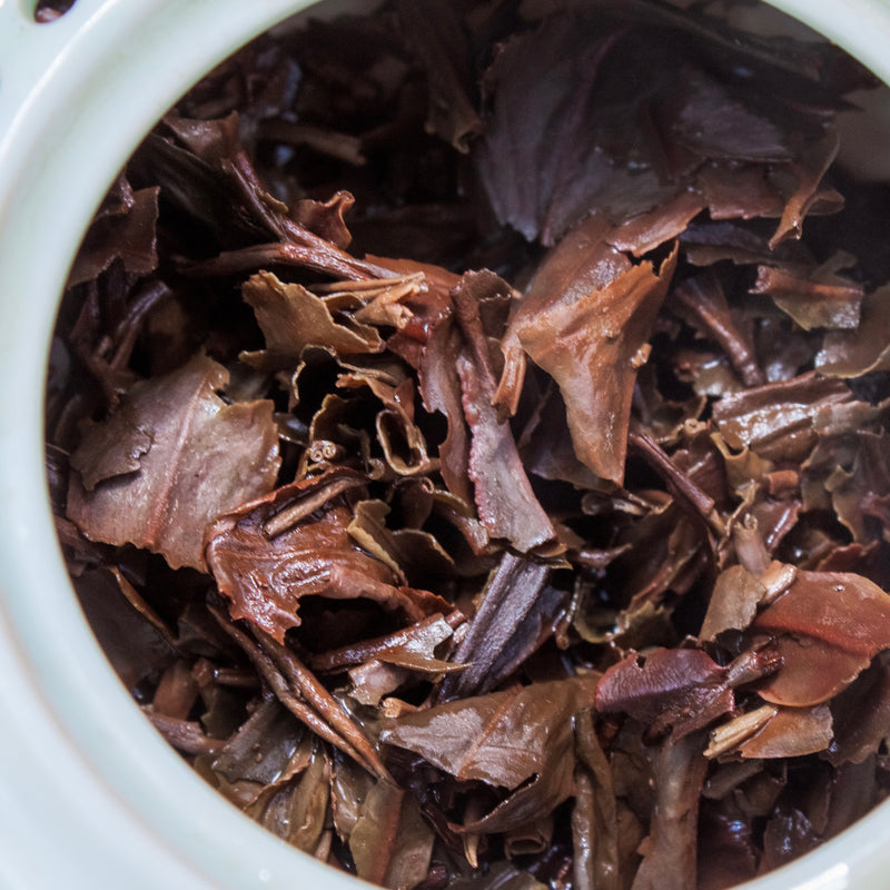 Té negro: Variedad de té negro de alta calidad, con sabores robustos y característicos.
