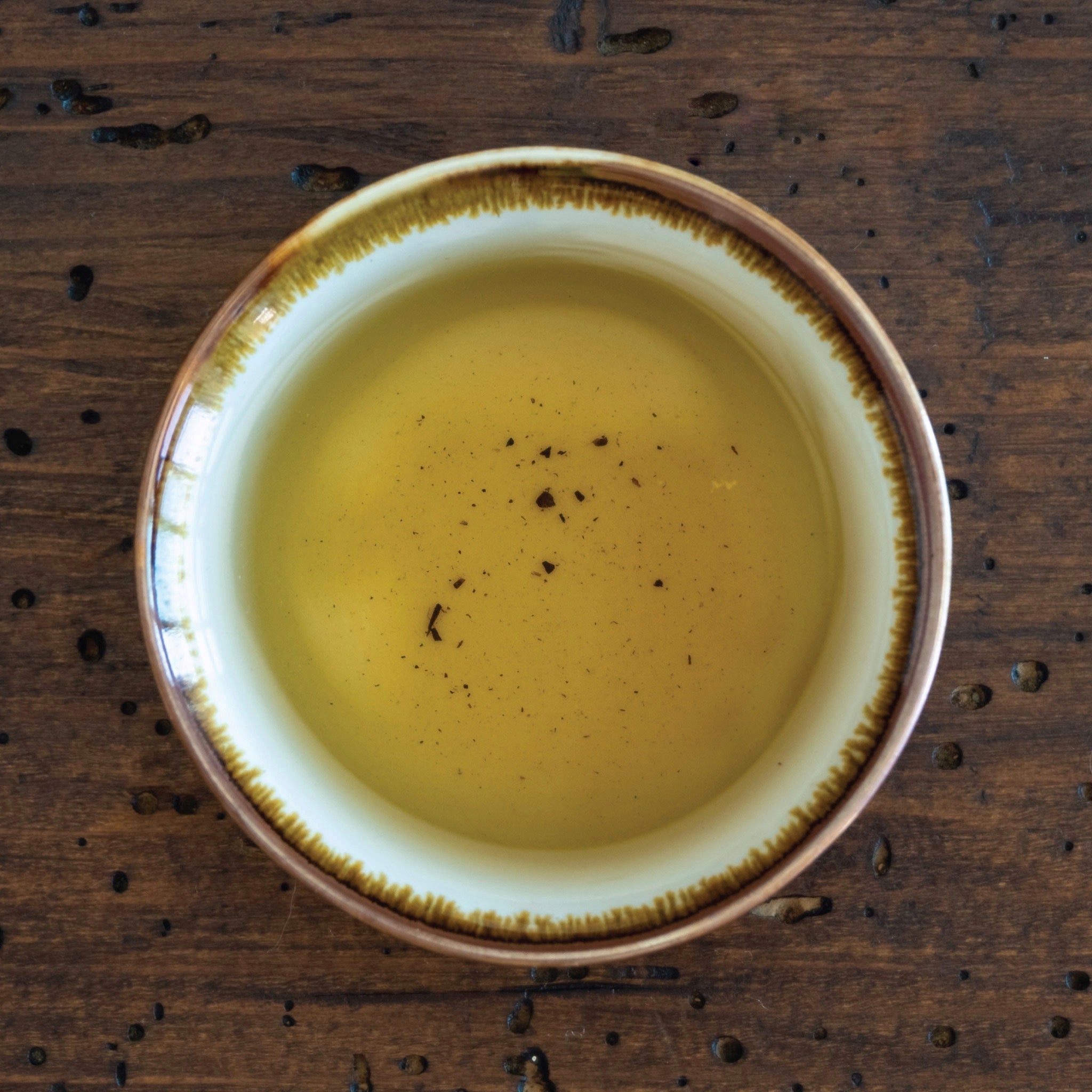 Té negro: Variedad de té negro de alta calidad, con sabores robustos y característicos.