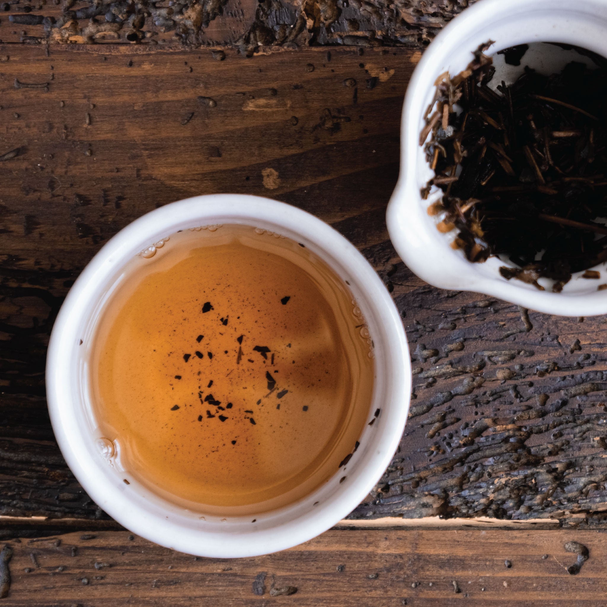 Té verde: Té verde fresco y lleno de vitalidad, reconocido por sus propiedades antioxidantes y su sabor refrescante.